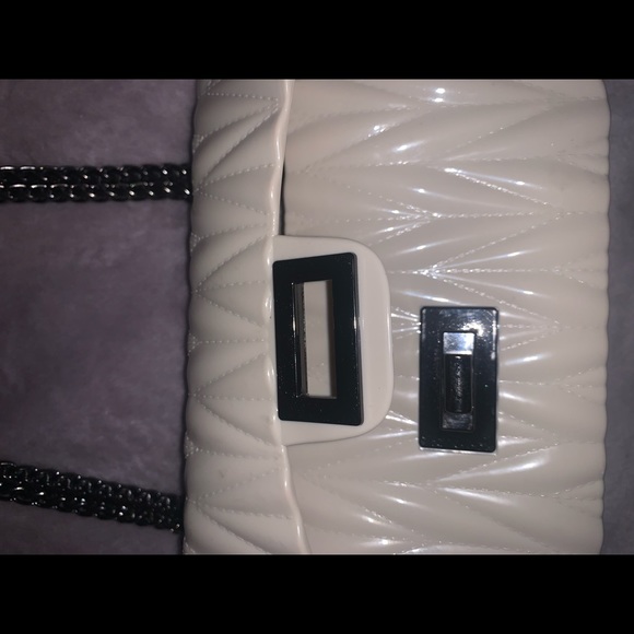 White crossbody and shoulder bag! - Picture 3 of 10